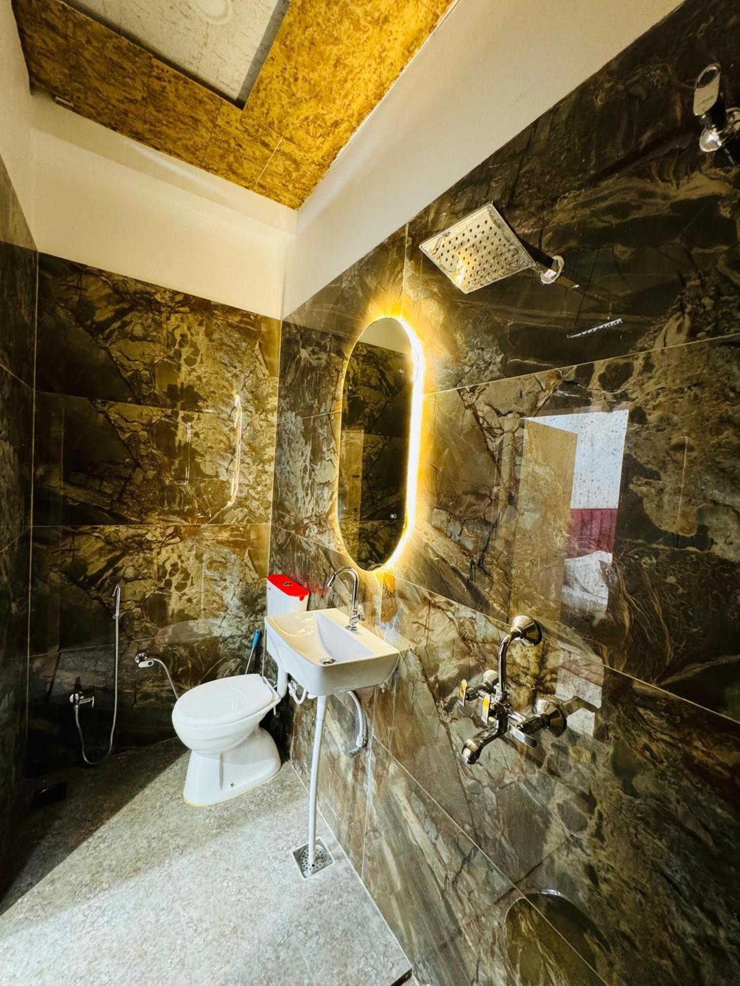 Aura Homestay Varanasi Exterior foto